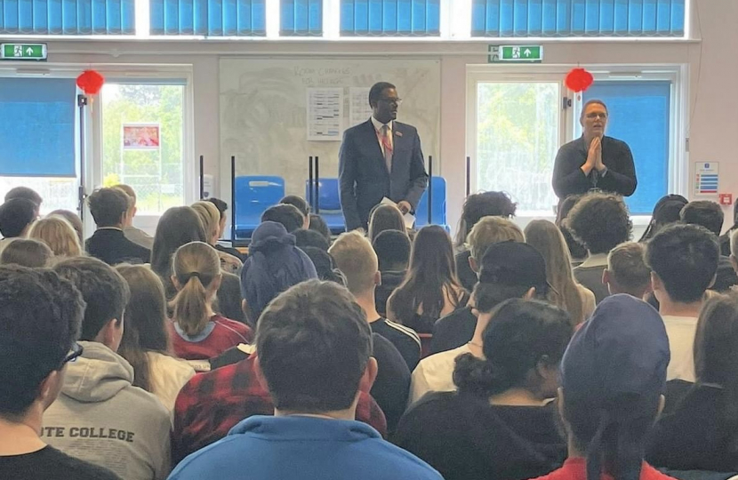 Darren Henry MP engages with students from Bramcote College