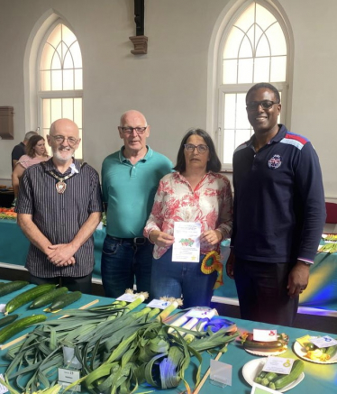 Darren Henry MP attends Stapleford’s 21st Annual Produce Show